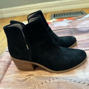 ◼️Hinge suede booties ◼️